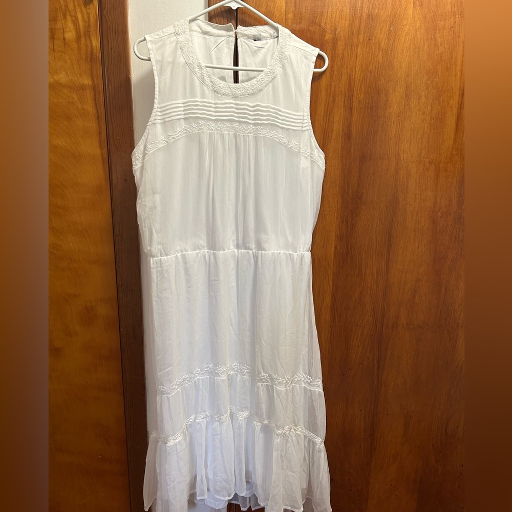 Elegant White Sleeveless Maxi Dress